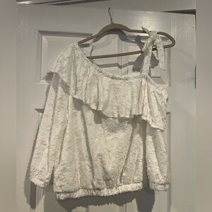 White Blouse
Asymmetrical 
Size XL
